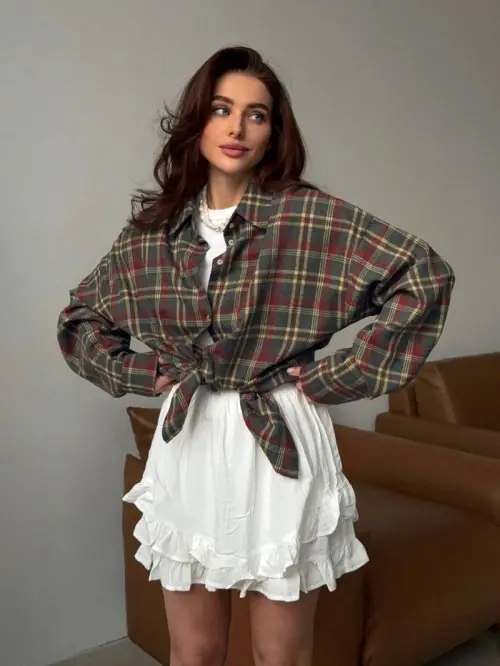 Image de Chemise Femme à Carreaux - Style Streetwear Élégant