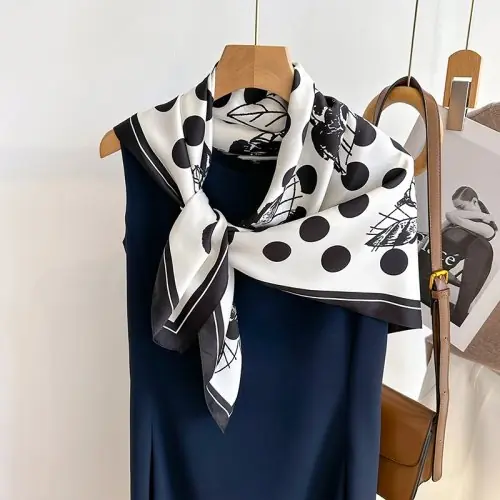 Image de Foulard de Soie Imprimé Arbre à Cheveux - 90x90cm