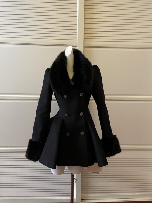 Imagen de Abrigo de Lana con Cuello de Piel Negra Estilo Hepburn para Invierno, Diseño Vintage Francés, Prenda Ajustada de Longitud Media, Traje Cálido y Elegante para Mujer en Estilo Lolita 2025