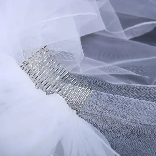 Image de Voile de mariée court élégant à bordure crayon