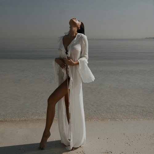 Immagine di Tunica in Chiffon da Spiaggia con Scallo a V e Volant – Copricostume Protezione Solare per Donne, Maniche Lunghe, Nero e Bianco
