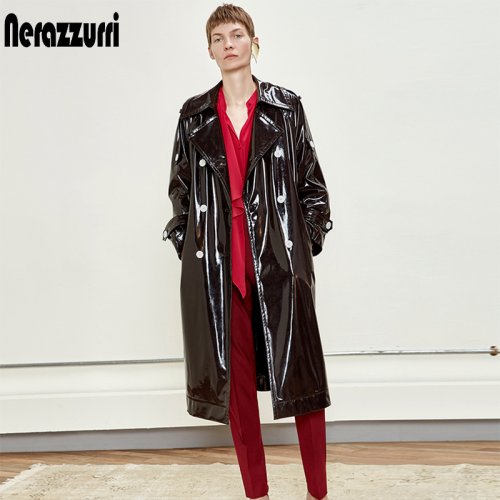 Bild von Eleganter schwarzer wasserdichter Kunstleder-Mantel für Damen – Übergroßer zweireihiger Nerazzurri-Style Mantel in Patent-Look, Größe 7XL, 2020