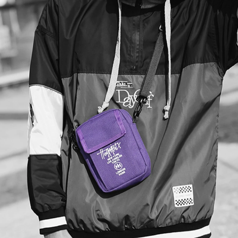 Immagine di Borsa a Tracolla Uomo in Tela – Mini Messenger Stile Moderno con Scomparto per Telefono e Design Compatto
