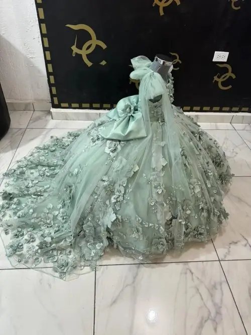 Image de Robe de Princesse Élégante avec Dentelle et Fleurs
