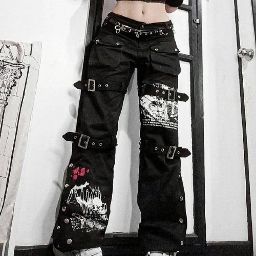 Immagine di Pantaloni Cargo Neri Gotici per Donna - Stile Y2K Grunge Vintage con Vita Bassa, Capri Jeans Streetwear Harajuku Punk Hip Hop