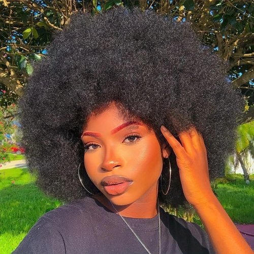 Zdjęcie Peruka afro syntetyczna dla kobiet o ciemnej skórze – 35 cm, kręcone, puszyste włosy idealne na co dzień, imprezy i cosplay