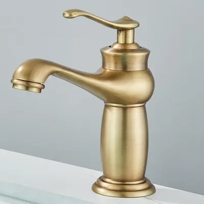 Image de Robinets de Lavabo Vintage en Laiton - Style Rétro Élégant