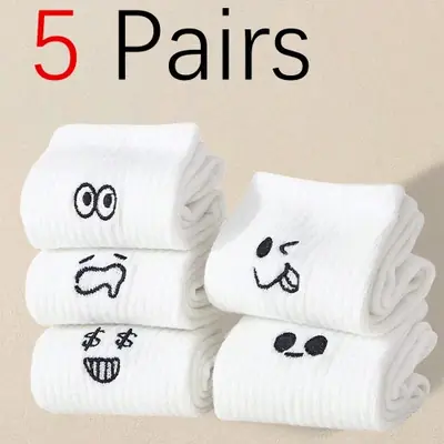 Image de Chaussettes Dessin Animé Blanc - Confort & Style pour Tous