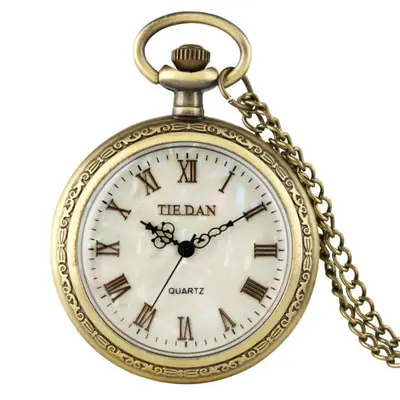 Image de Montre de Poche Vintage en Bronze - Style Rétro & Élégant