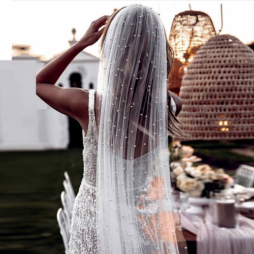 Immagine di Velo da Sposa Corto con Perline di Perle e Pettine in Tulle Morbido – Accessorio Elegante per Matrimonio