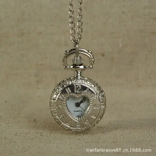 Image de Montre de Poche Cœur Argentée - Cadeau Élégant pour Elle