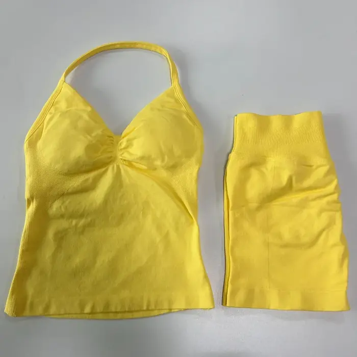 Image de Tenue de sport 2 pièces femme sans logo - Débardeur dos nu & short taille haute