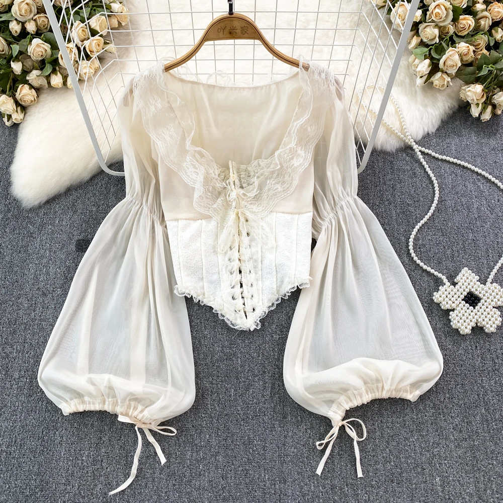 Imagen de Blusa Elegante con Encaje y Cordones