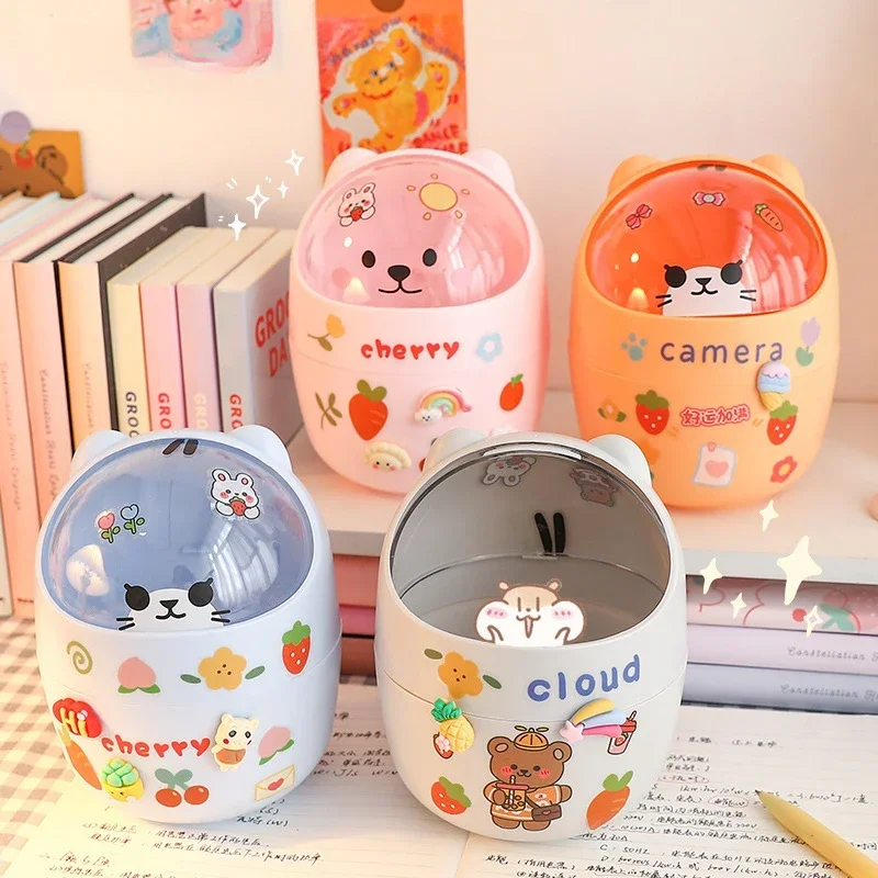 Immagine di Scatola Portaoggetti Kawaii con Coperchio – Mini Pattumiera Creativa da Scrivania per Camera da Letto, Design Ins Style, Ideale come Portapenne e Regalo Originale con Adesivo Incluso