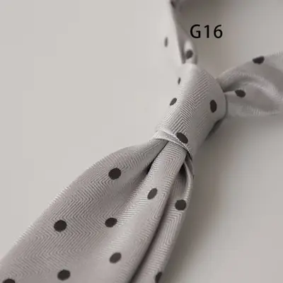 Image de Cravate Homme Luxe Marron à Points Blancs - Élégance & Style
