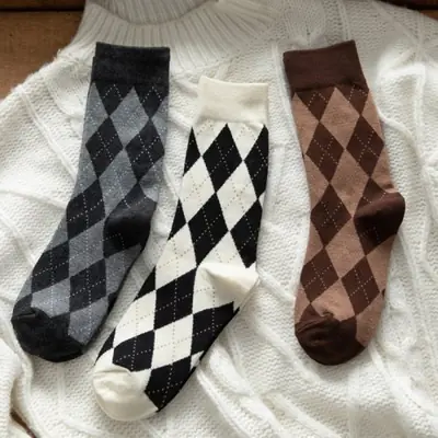 Image de Chaussettes Tubulaires Rétro pour Filles - Style Diamant Automne/Hiver