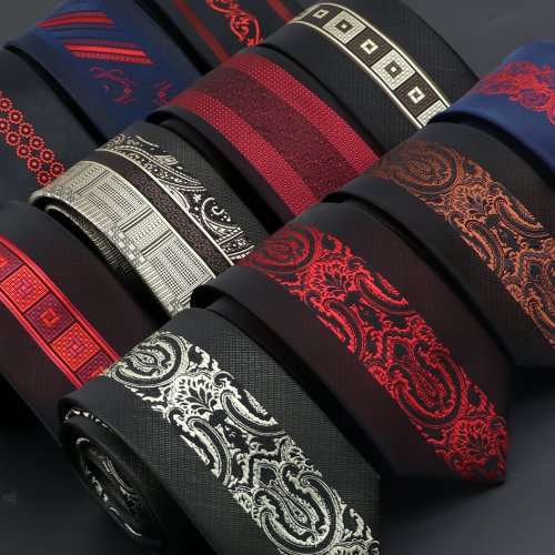 Afbeelding van Elegante Skinny Stropdas 6 cm voor Heren – Zwarte en Rode Bloemen met Paisley Patchwork Design, Perfect voor Bruiloften, Business en Formele Gelegenheden