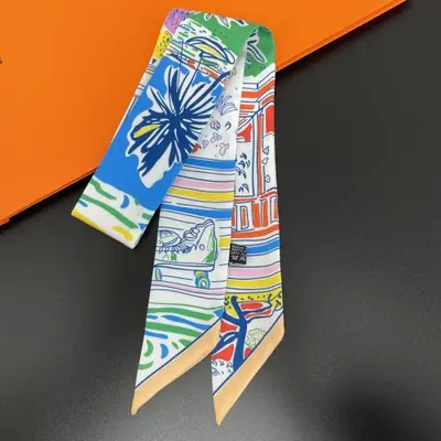 Image de Foulard Hibou en Soie - Élégance & Style 2024