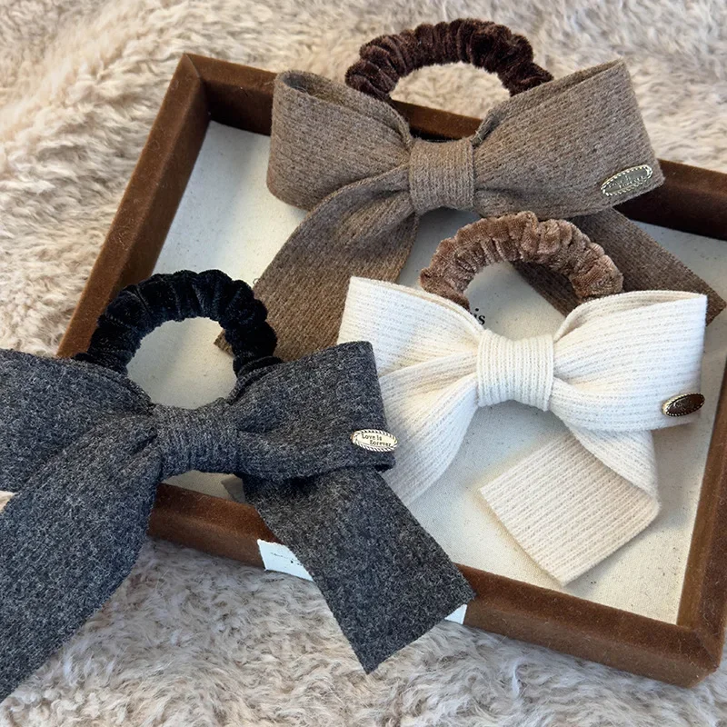 Zdjęcie Modna Gumka do Włosów z Kokardką – Retro Styl