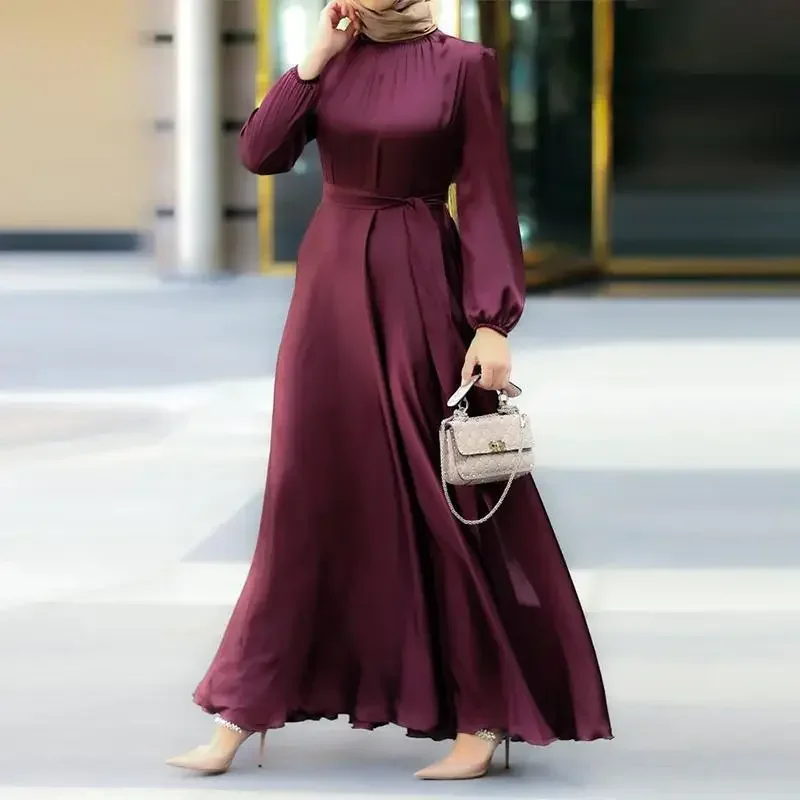 Bild von Elegante Muslimische Maxikleider für Frauen – Schlichte, Lockere Abayas im Arabischen Stil aus Dubai und der Türkei
