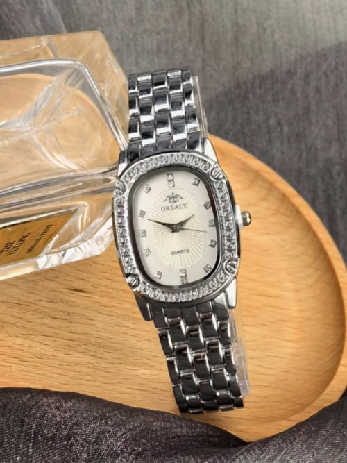 Imagen de Reloj de Pulsera Cuadrado de Cuarzo para Mujer, Diseño Clásico Plateado con Correa de Acero Inoxidable - Elegante y Moderno