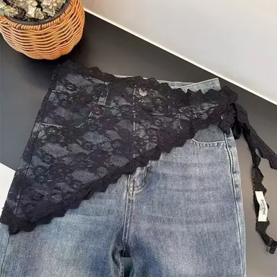Image de Jupe Courte Triangulaire 2-en-1 avec Dentelle - Style Coréen