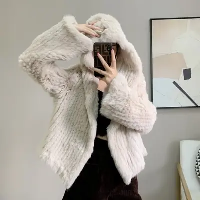 Image de Manteau en Fourrure Véritable à Capuche pour Femme