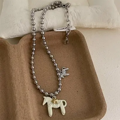 Image de Collier Cheval Émaillé - Style Chic & Coloré