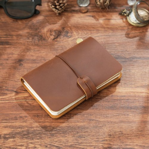 Imagen de Cuaderno de Viajero Vintage con Portada de Cuero Genuino Hecho a Mano, 14.8 x 10 cm, Diario, Planificador con Banda Elástica para Notas y Organización Diaria