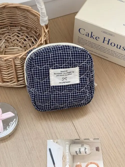 Image de Trousse de Maquillage Coeur Matelassée - Grande Capacité & Style Chic