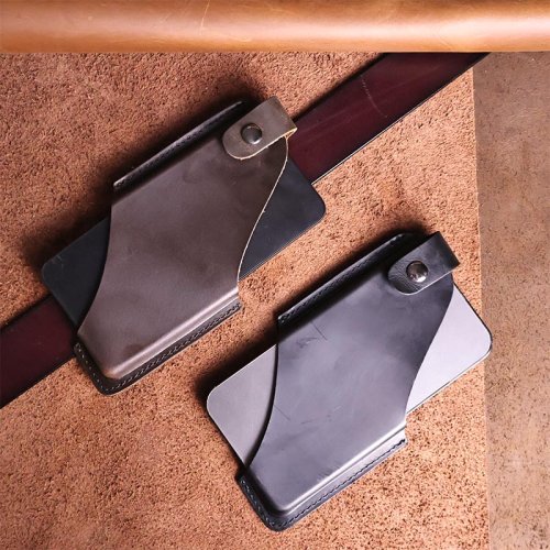 Afbeelding van Echte Koeienhuid Heuptas met Diagonale Band – Stijlvolle & Functionele Telefoontas voor Outdoor en Vrijetijd