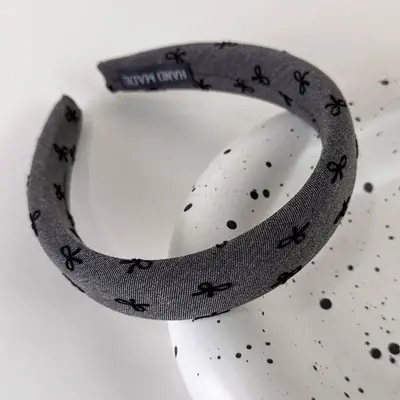 Image de Bandeau Tricoté Élégant pour Femme - Style Rétro Hiver
