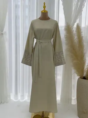 Image de Abaya Florale Élégante pour Femmes