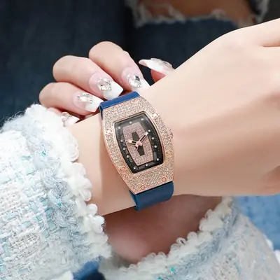 Image de Montre de Luxe Femme - Cristal & Silicone