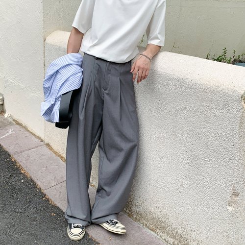 Immagine di Pantaloni Neri Oversize Uomo – Stile Elegante e Moderno