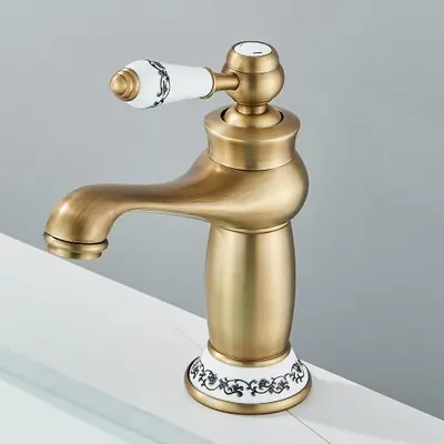Image de Robinets de Lavabo Vintage en Laiton - Style Rétro Élégant