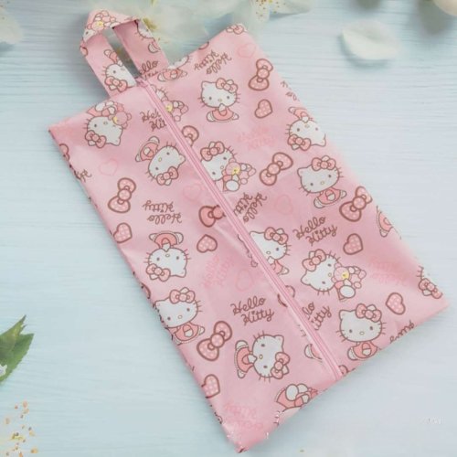 Image of Adorable Hello Kitty Anime-Themed Shoe Storage Bag – Waterproof, Dust-Proof, Moisture-Resistant Cover for Shoes, Clothing, and Travel Essentials