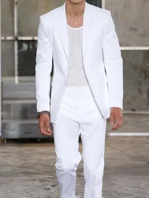 Image de Costume de Marié Blanc 2 Pièces - Élégant & Moderne