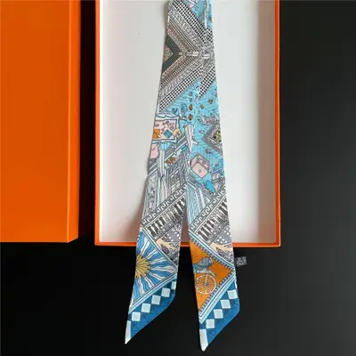 Image de Foulard Soie Luxe - Élégance & Style Féminin