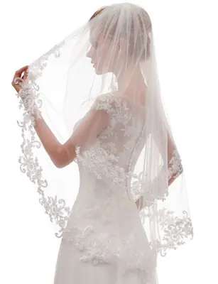 Image de Voile de Mariée Court en Dentelle à 2 Niveaux