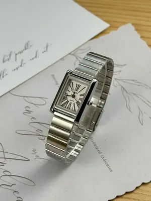 Image de Montre Vintage Dorée Femme - Élégance Classique