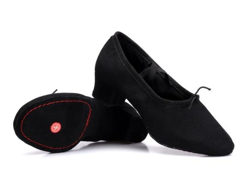 Ein schwarzes Tuch 3cm in