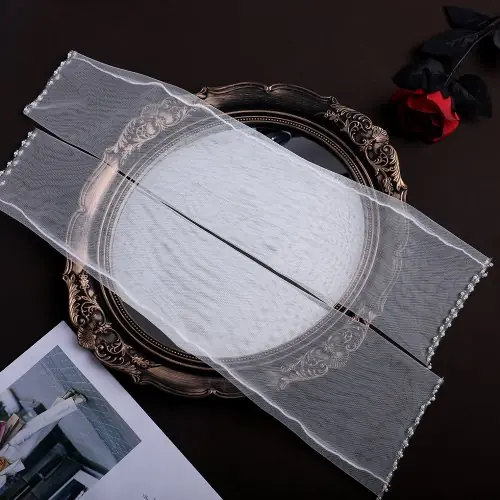 Image de Gants de Mariée en Tulle Doux avec Bord Perlé