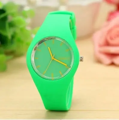 Image de Montre Femme Sportive Colorée - Silicone & Quartz