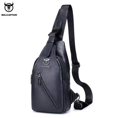 Image de Sac de Poitrine en Cuir Homme - Élégant & Pratique