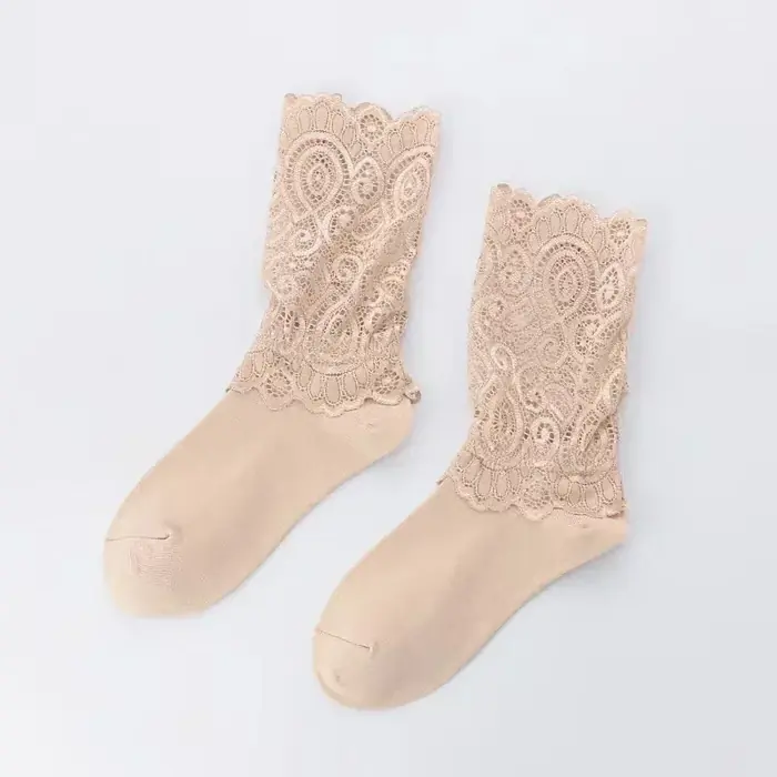 Image de Chaussettes Dentelle Florale Transparentes - Look Sexy & Rétro