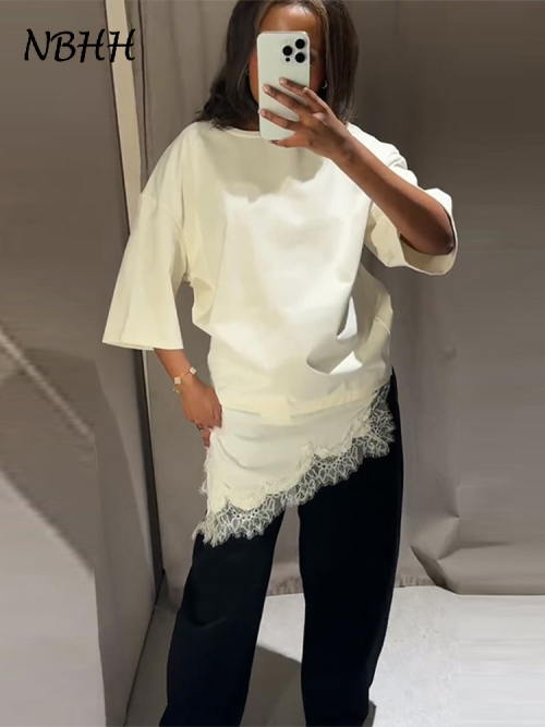 Immagine di Top Donna in Pizzo Irregolare - Stile Chic 2026