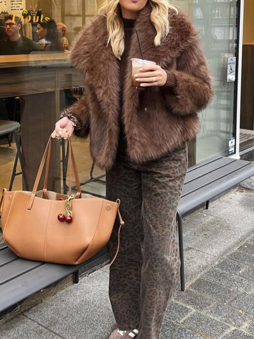 Imagen de Chaqueta de Piel Esponjosa Marrón Liso para Mujer, Abrigo Informal Holgado con Manga Larga y Solapa, Modelo Corto, Grueso y Cálido, Ropa de Viaje Ideal para Invierno 2025