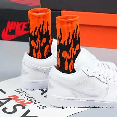 Image de Chaussettes Hip Hop Flamme Colorées - Style Urbain