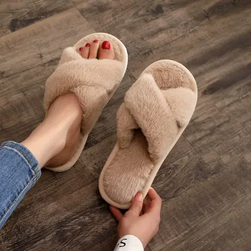 Image de Pantoufles en Fourrure Douce & Confortables pour Femmes